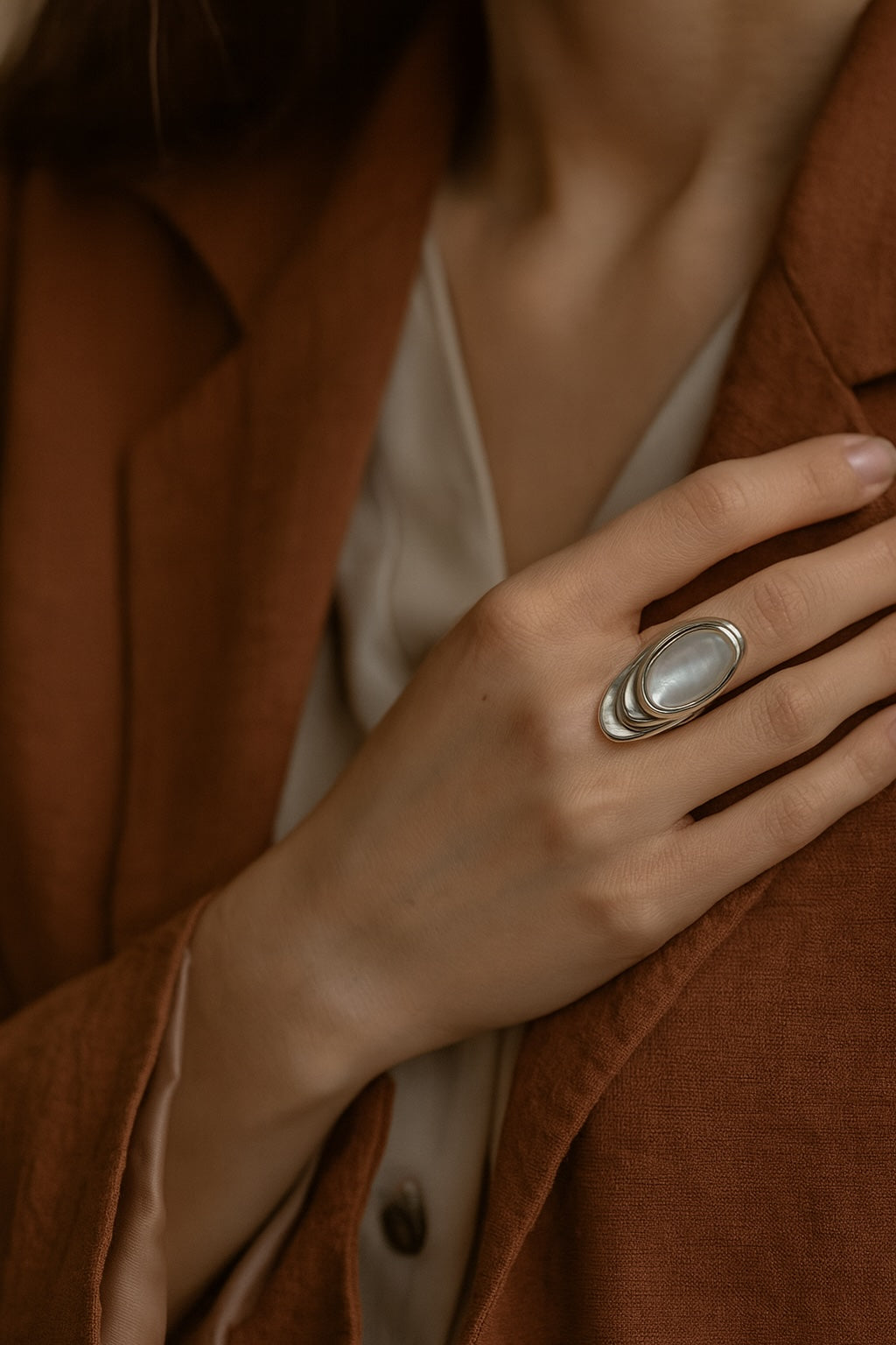 Bague Élégance Astrale en Nacre et Argent